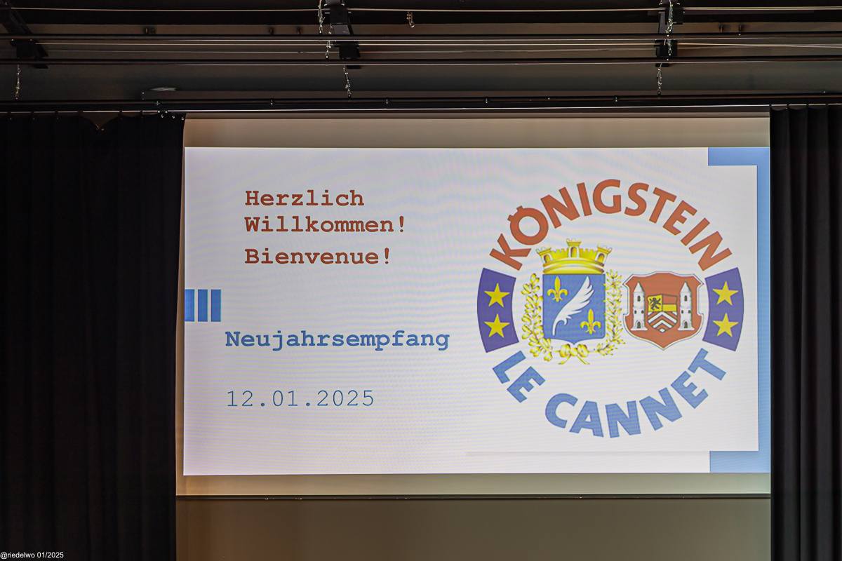 Fast 150 Mitglieder und Freunde des Förderkreis der Städtepartnerschaft e.V. Königstein waren am 12. Januar 2025 der Einladung zum Neujahrsempfang in den Großen Saal des Haus der Begegnung in Königstein gefolgt, um mit Vorstand und Komitee mit einem Glas „Crémant" auf das neue Jahr anzustoßen.